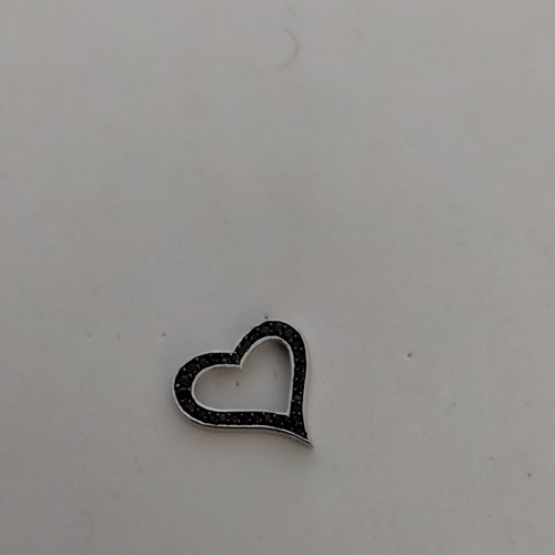Breloque pendentif coeur ajouré plaqué argent et strass noir