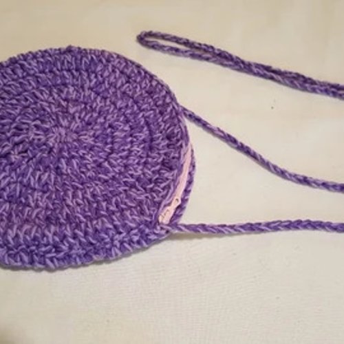 Petit sac pochette rond en crochet fait main violet chiné