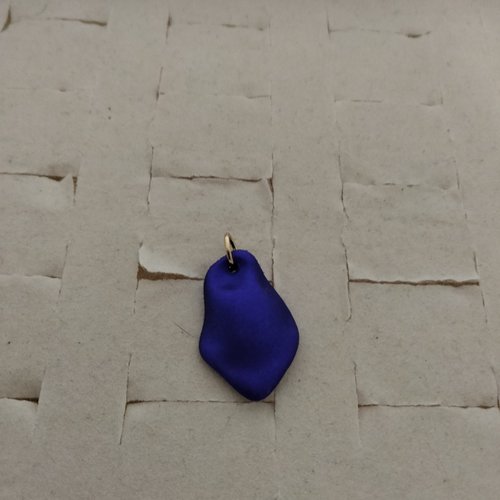 Pendentif fantaisie feuille fleur bleu