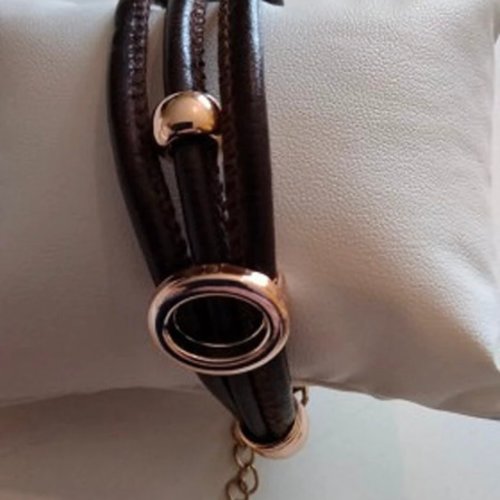 Bracelet en cuir marron sur 3 rangs