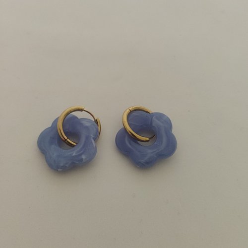 Boucles d'oreilles créoles et fleur acrylique de différentes couleurs
