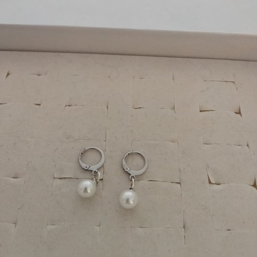 Boucles d'oreilles créoles acier argent et perle blanche de synthèse