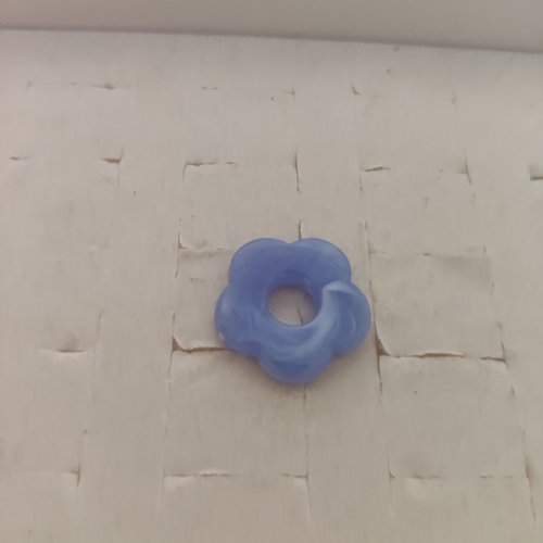 Lot de 2 breloques de fleurs creuses en acrylique