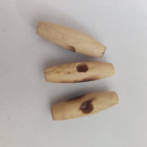 Bouton en bois naturel à bascule