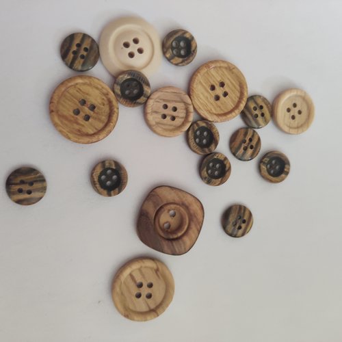 Lot de boutons en bois