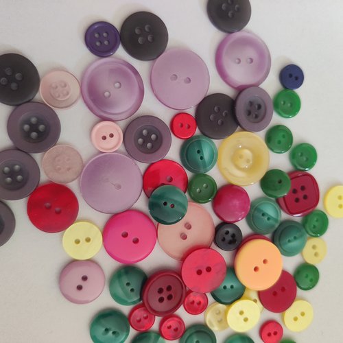 Lot de boutons divers