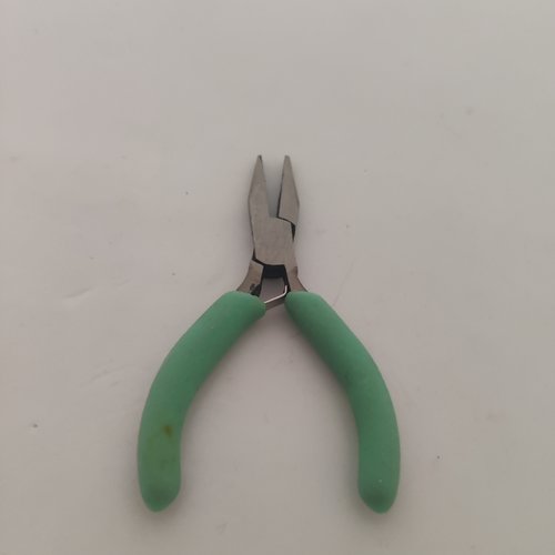 Pince plate pour bijoux couleur verte