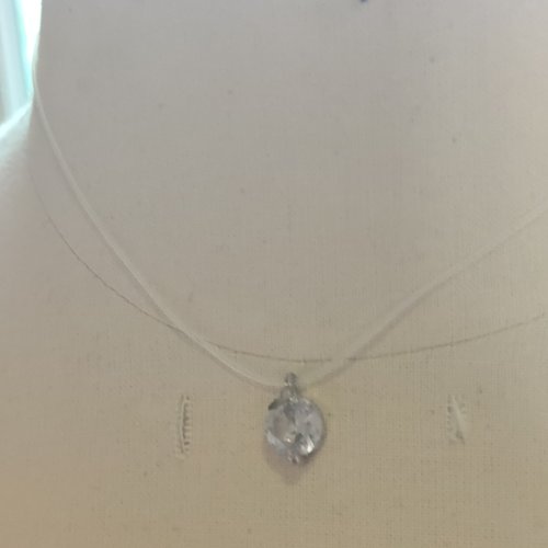 Collier strass blanc sur fil de pêche