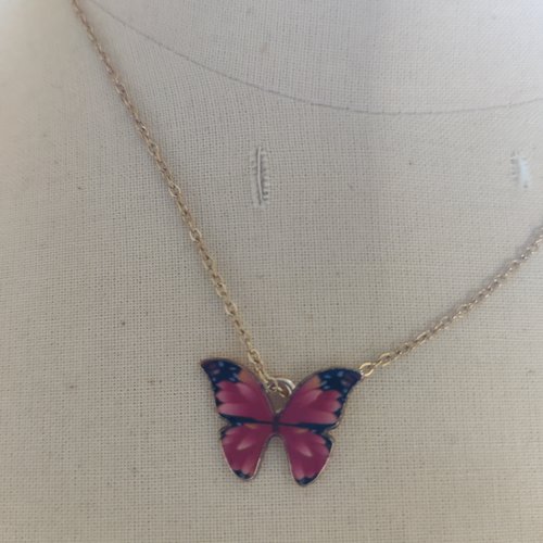 Collier pendentif papillon bleu ou rouge émail sur chaine acier doré