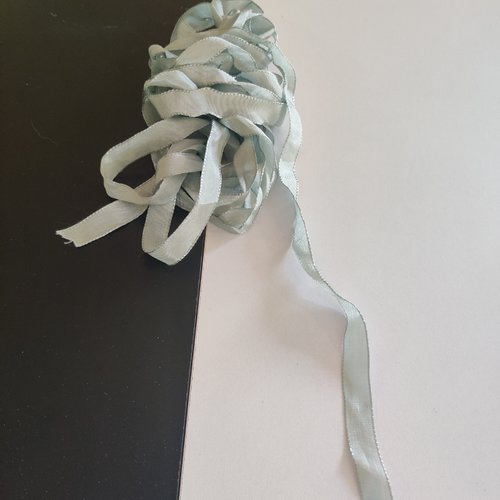 Ruban satin gris bleuté