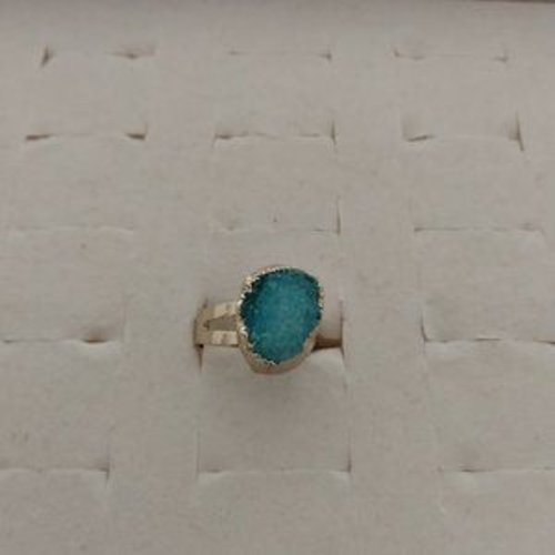 Bague plaqué or 14k avec pierre druzy bleue