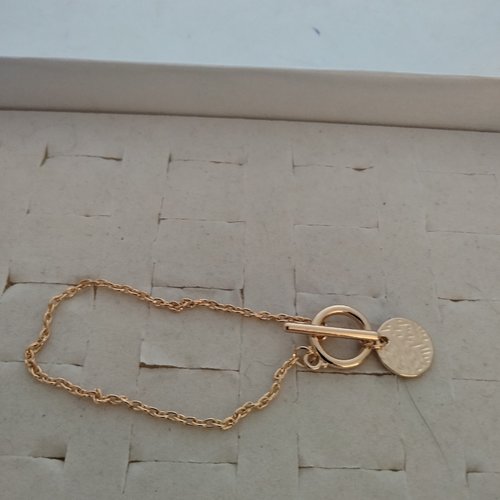 Bracelet acier doré médaillon pendant