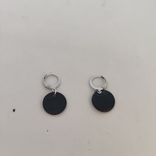 Boucles d'oreilles créoles perles nacres noires plates