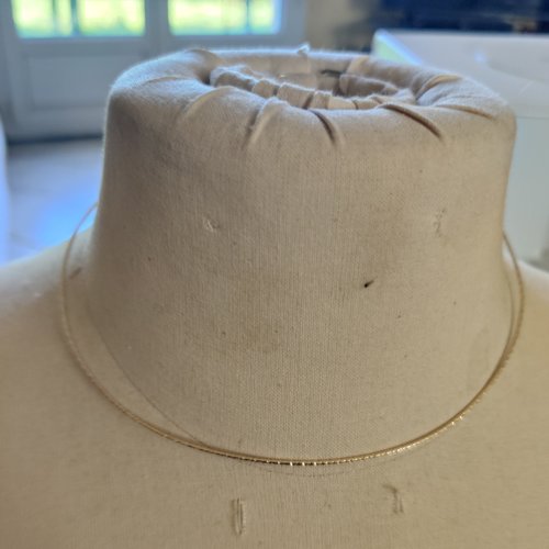 Collier ras du cou en acier doré
