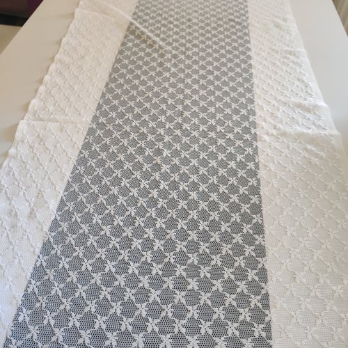 Tissu en polyester ajouré blanc