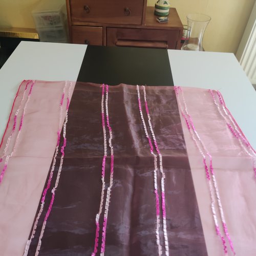 Lot de 2 bandes de tissu fuchsia avec broderies
