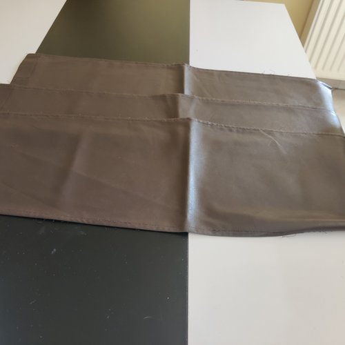 Chutes de tissus simili cuir marron