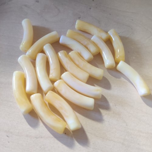 Lot de 18 perles acrylique jaune rectangulaire