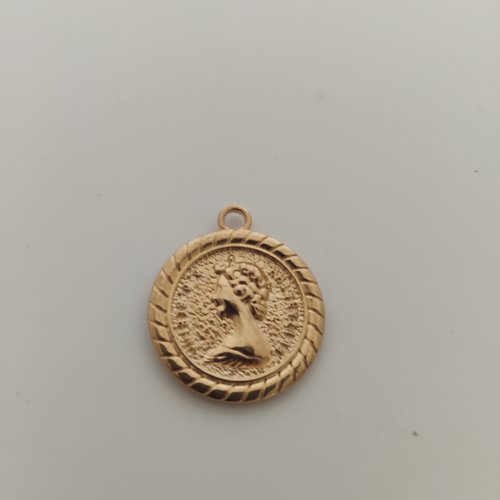 Médaillon pendentif tête de femme en métal doré