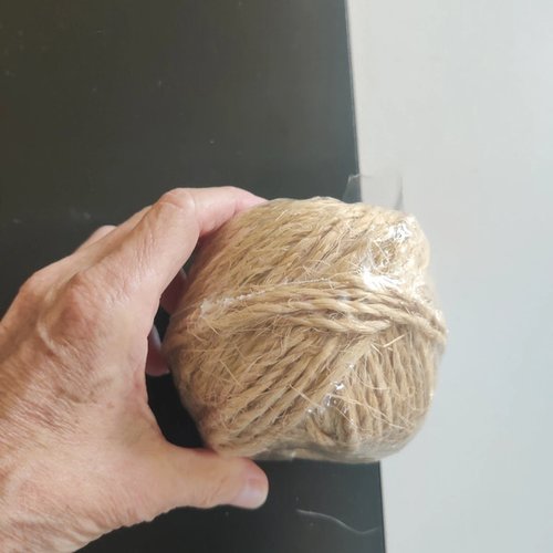 Bobine de ficelle naturels. jute naturelle