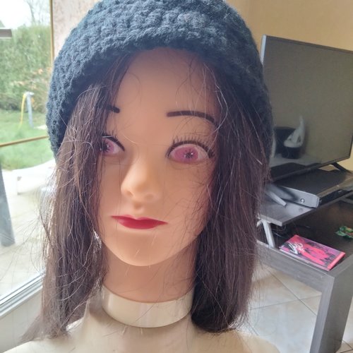 Bonnet noir laine femme fait main
