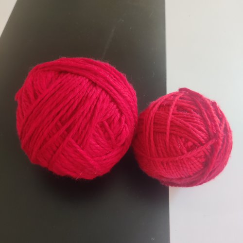 Pelotes rouge 100% laine 628gr