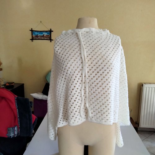 Poncho blanc fait main au crochet femme