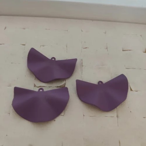 Breloque alliage de zinc forme éventail violette