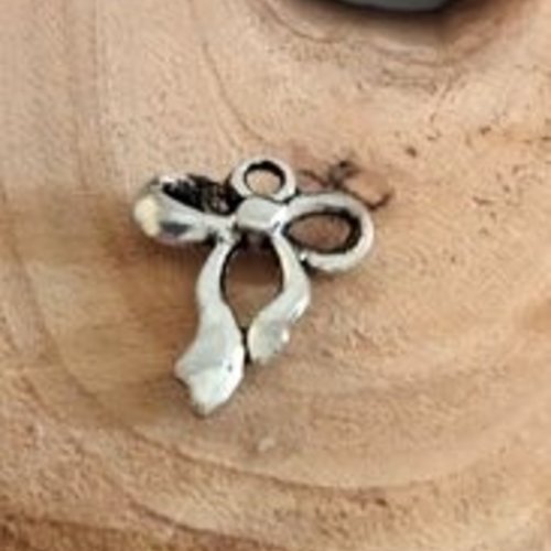 Grande breloque noeud en acier argent inoxydable