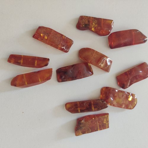 Grande perle rectangulaire cognac ambre de la baltique