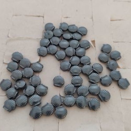 Lot de 30 perles noires en hématite en forme coquillage 6x7mm
