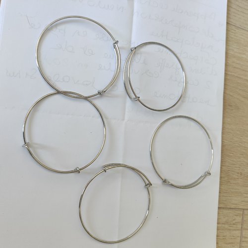 Lot de 5 bracelets joncs rigides en acier argenté, réglable