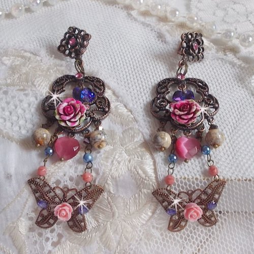 Boucles d’oreilles roses and butterfly, cristaux, facettes, perles rondes en jaspe rouge et en zirconium pour un style baroque
