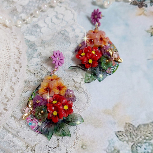 Boucles d’oreilles précieuses fleurs en résine, feuilles, cristaux, breloques abeilles sur estampes laser aux fleurs de la nature.