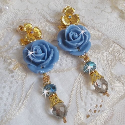 Boucles d’oreilles bell’issim rose bleu barbeau avec roses, cristaux, strass, gouttes, perles rondes, clous laiton, le moderne assure !