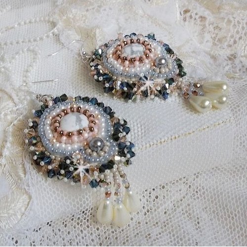 Boucles d’oreilles angélique marquise des anges haute couture brodées avec pierres de gemme : howlite, cristaux, facettes, style vintage