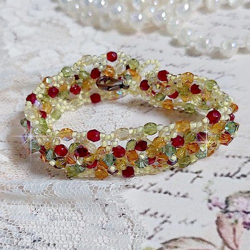 Bracelet provençal monté avec des facettes en verre de bohème, des toupies en cristal et fermoir laiton pour un style moderne