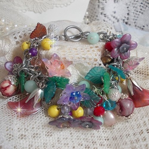Bracelet lady luxe monté avec des perles de gemme, fleurs, breloques, coupelles, perles en verre pour une belle nature