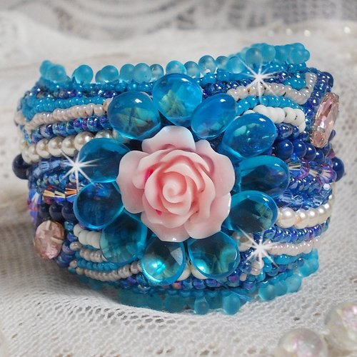 Bracelet belle epoque haute couture avec des navettes, chatons, perles nacrées, rocailles et gouttes pour un style baroque