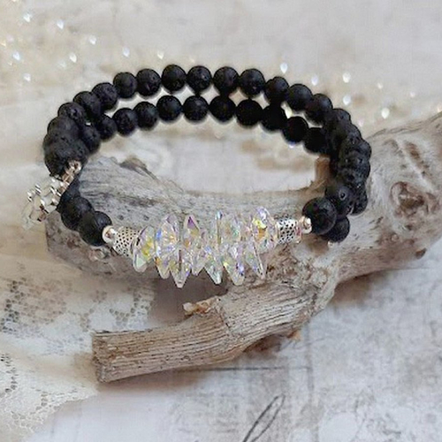 Bracelet couronne noire avec des pierres de lave volcanique, pendentifs cristal de swarovski et perles tubes