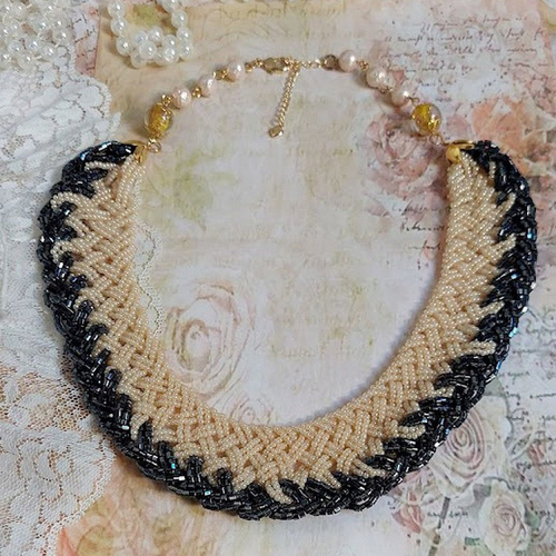Collier célestine créé avec rocailles en verre, perles murano, coquilles, fermoir et chaînette en plaqué or