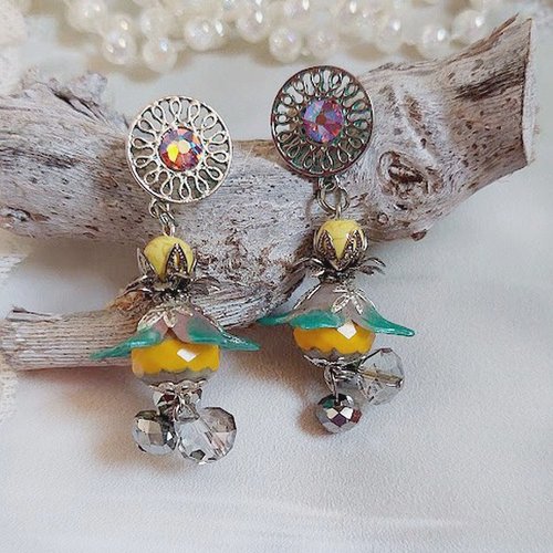 Boucles d’oreilles câline montées avec perles potiron verre, facettes, coupelles, fleurs et perles cristal swarovski