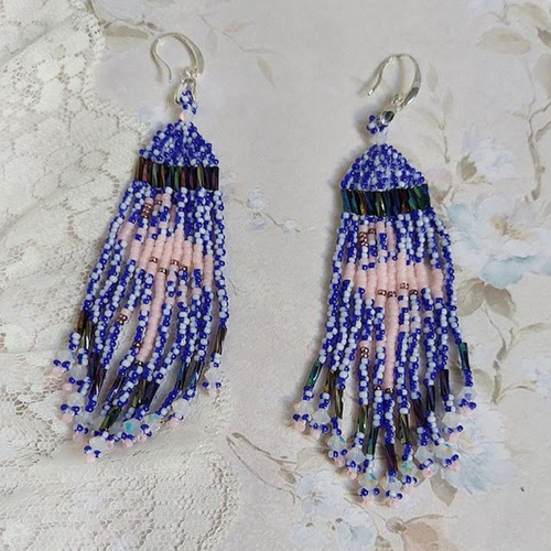 Boucles d’oreilles les flamants roses et bleus avec rocailles verre, toupies cristal swarovski, crochets et attaches argent 925