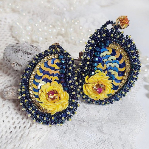 Boucles d’oreilles cara royal soleil brodées avec perles verres, sequins, rocailles et cristaux swarovski