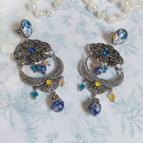 Boucles d’oreilles il etait une fois créées avec médaillon métal et laiton, cabochons verres et perles cristal swarovski