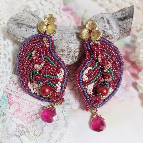 Boucles d’oreilles enchantement d’automne brodées avec rocailles, perles satinées et perles cristal swarovski