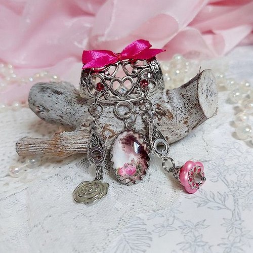 Broche foulard luna créée avec cabochon et clochette verre, pendentifs arabesques métal et perles cristal swarovski