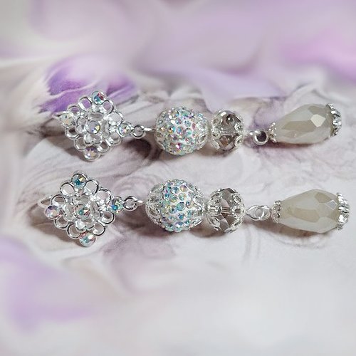 Boucles d’oreilles lumière pétillante créées avec perles strass, gouttes, rondes aplaties verre et perles crystal swarovski