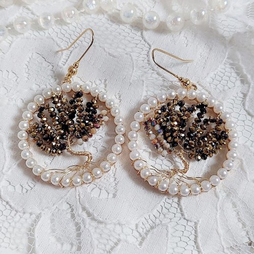 Boucles d’oreilles perline black nacré créées avec pendentifs perles, rondes aplaties verres et crochets laiton