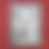 Tableau  abstrait fleuri rouge sur fond relief gris (40 x 40 cm)